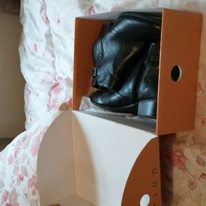 Unisa synthetic black ankle boots size 9